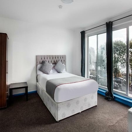 The Clacton Hotel Bagian luar foto