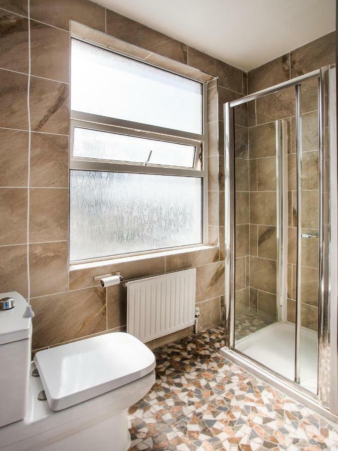 The Clacton Hotel Bagian luar foto