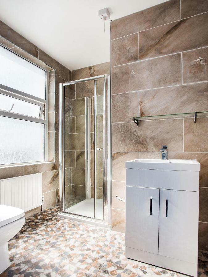 The Clacton Hotel Bagian luar foto