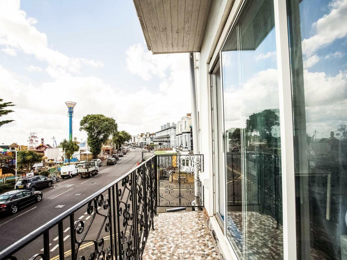 The Clacton Hotel Bagian luar foto