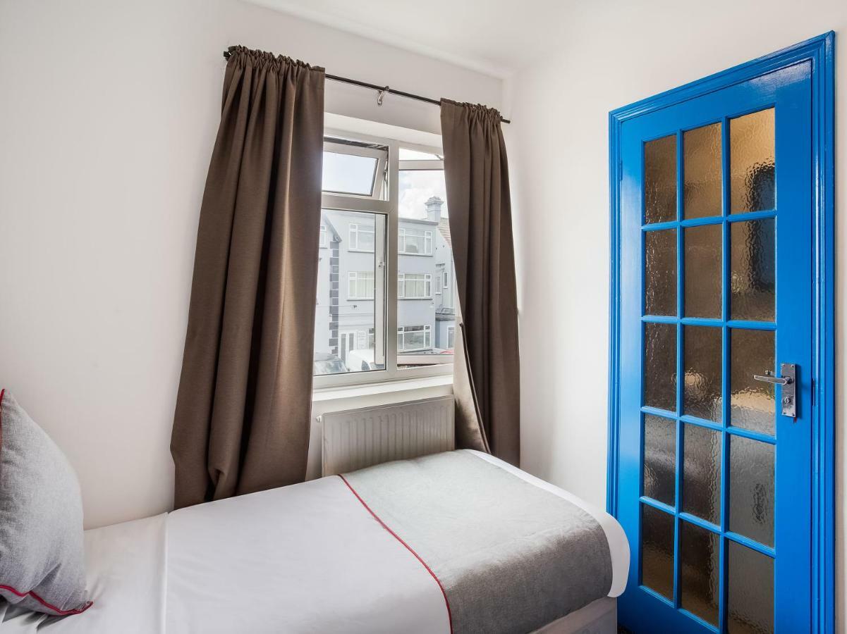 The Clacton Hotel Bagian luar foto
