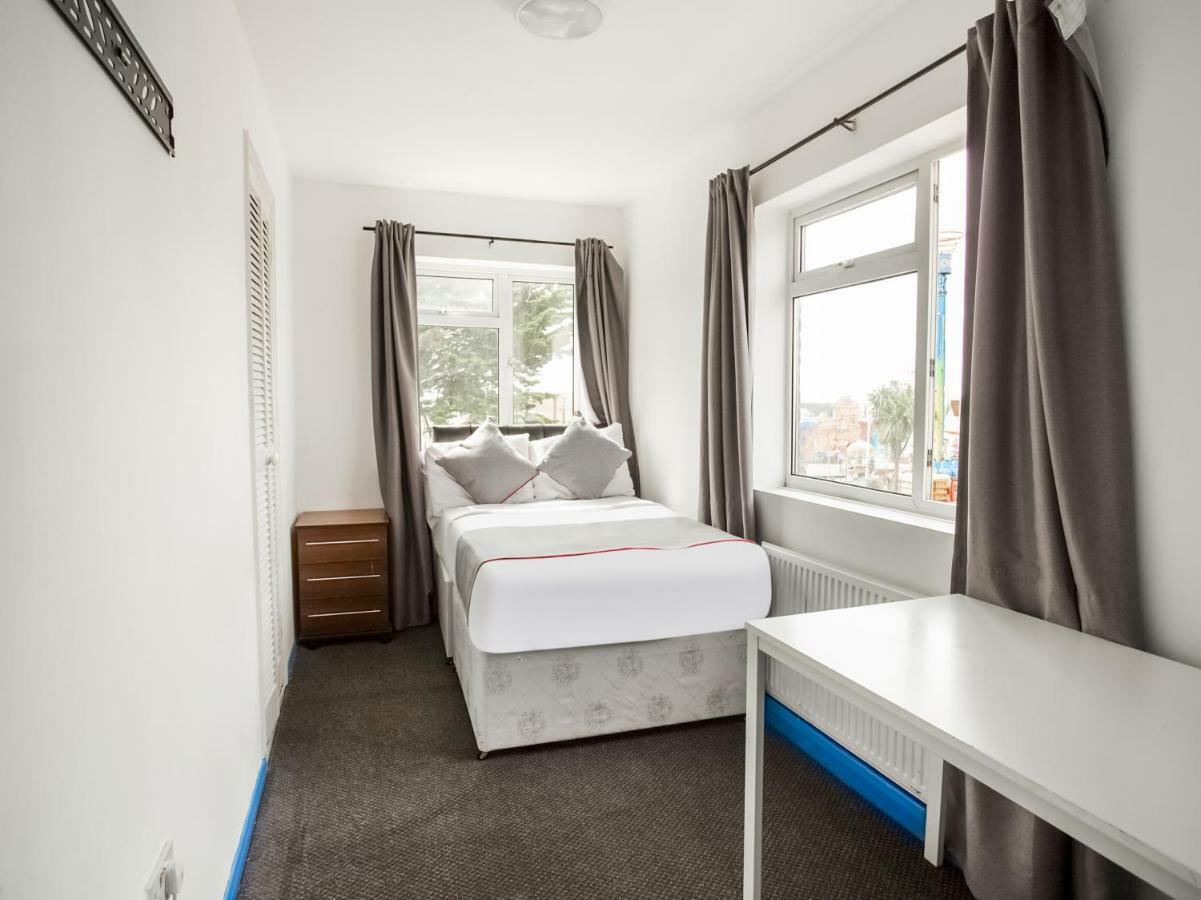 The Clacton Hotel Bagian luar foto