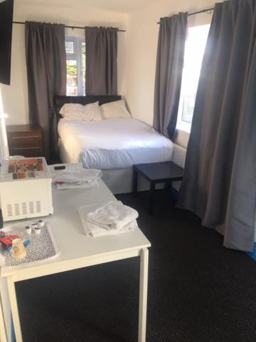 The Clacton Hotel Bagian luar foto